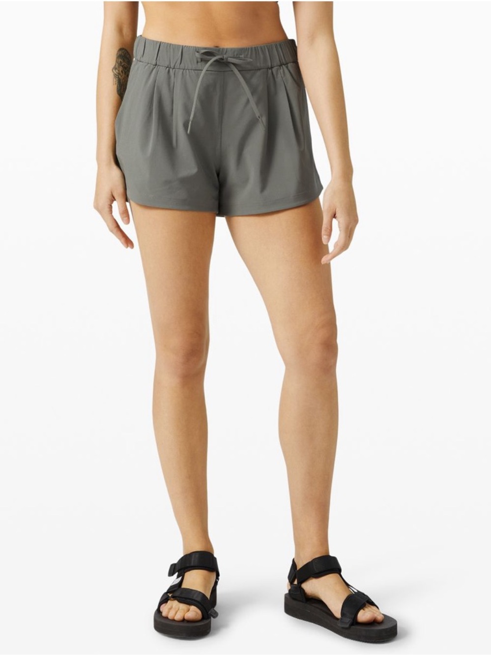 Lululemon Stroll at Sundown Short 3" Grey Sage Green Size 6 Pleated